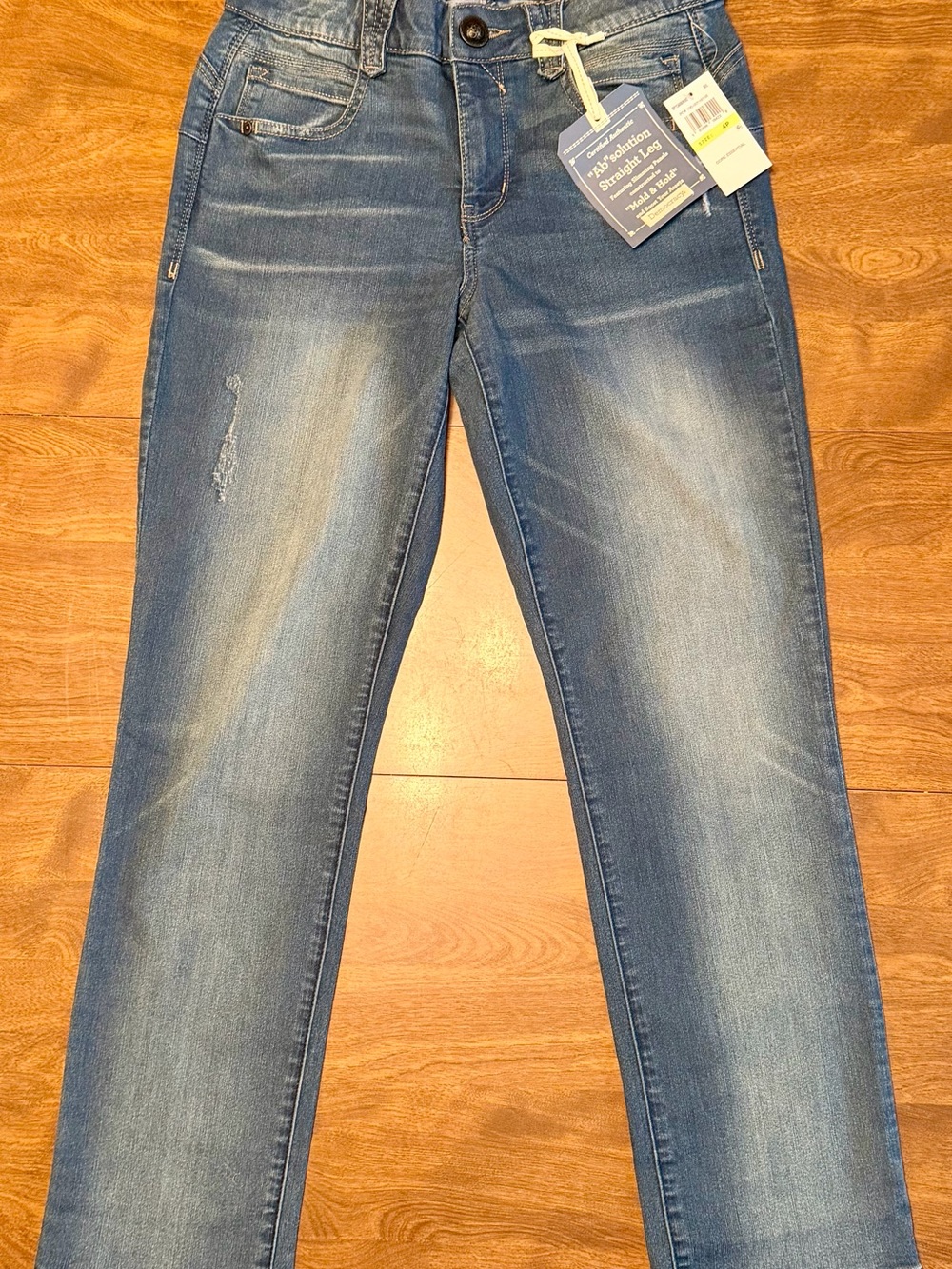 NWT Democracy “Ab”solution Straight Leg Jeans 4P Petite